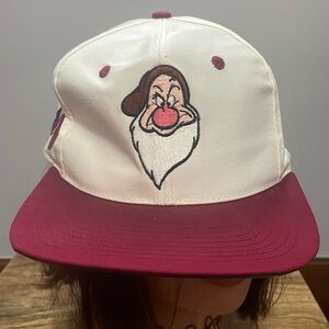 ❤️VTG Disney Grumpy Embroidered Snap back Hat .